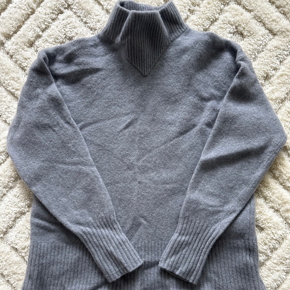 Everlane Mock Neck Cozy Sweater - Picture 1 of 6
